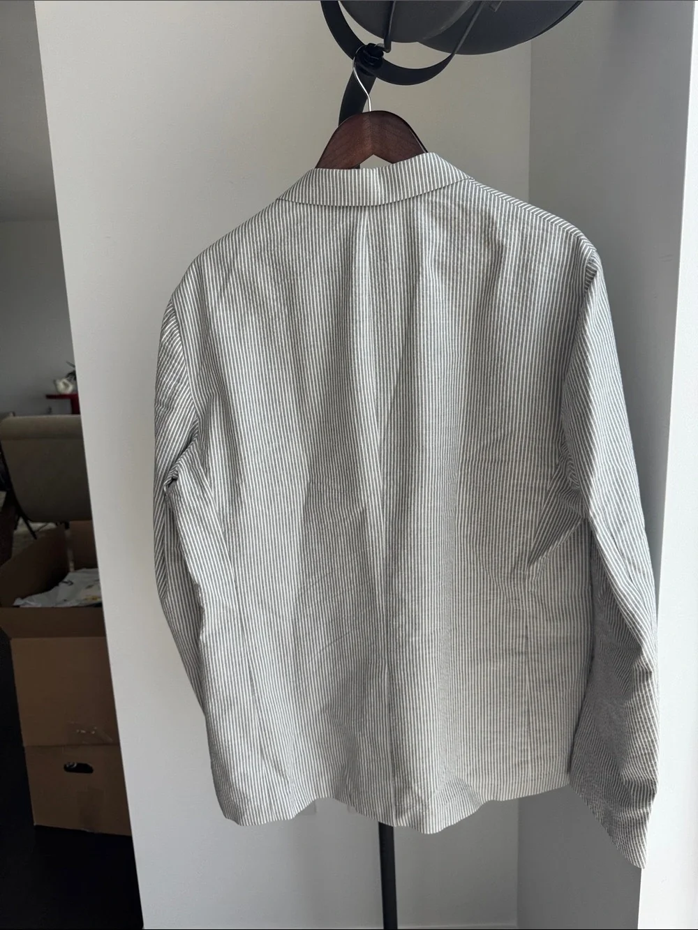 Theory Men's Light Gray Seersucker Blazer - Classic Tailored Jacket
